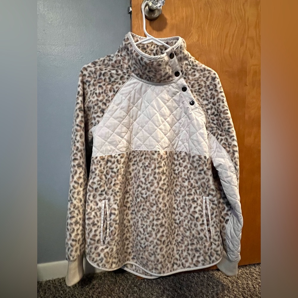 LIKE NEW Abercrombie and fitch leopard print asymmetrical snap up fleece